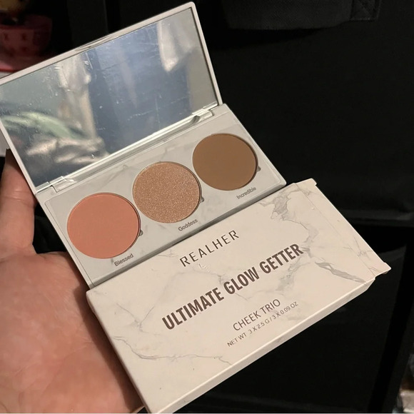 MAKEUP BUNDLE - Picture 7 of 8